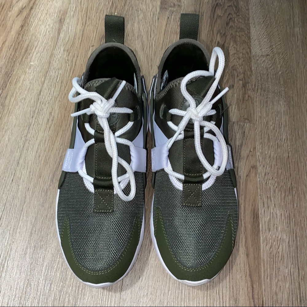 Nike Air Huaraches Olive Green